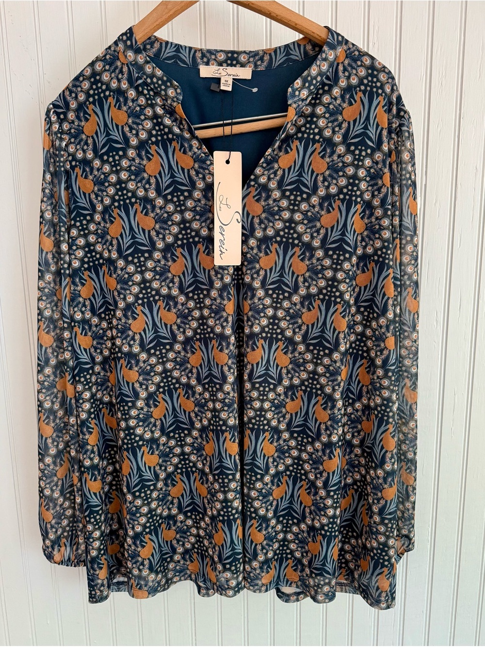 Les Serein Peacock Print Top Size 1X NWT